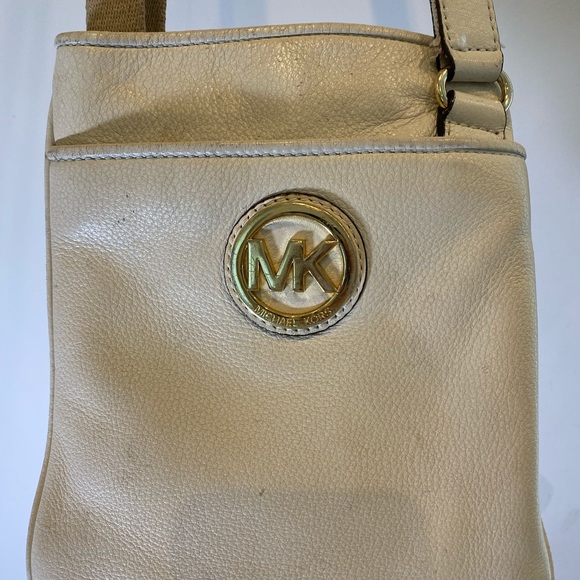 Michael Kors Crossbody Bag in cream - Picture 2 of 8